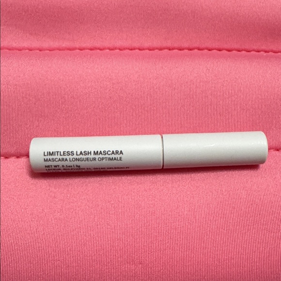 ILIA Mini Limitless Lash Lengthening Mascara - Picture 6 of 7